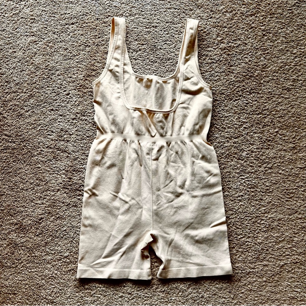 WE WORE‎ WHAT Ribbed Shorts Bodysuit - Picture 4 of 7